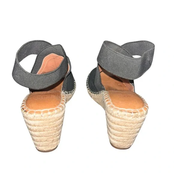 Kenneth Cole Colleen Leather Espadrille Wedge
GENTLE SOULS Size 6 - Picture 3 of 7